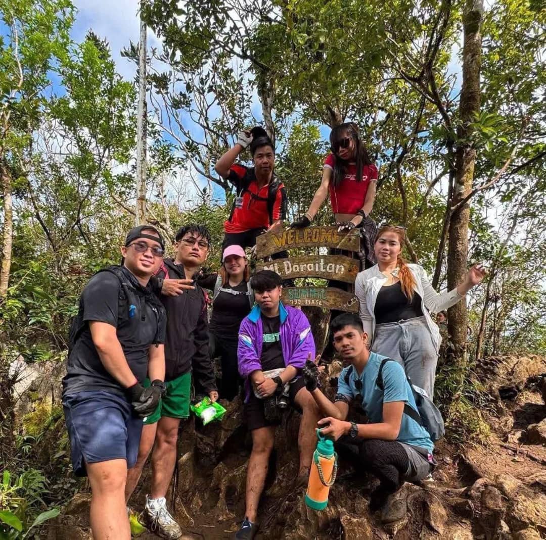 Moseville Expeditions guests in the field